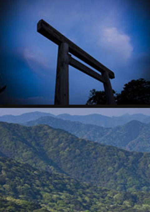 鳥居と山