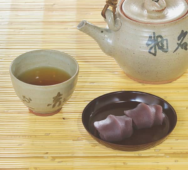 赤福餅をほうじ茶で